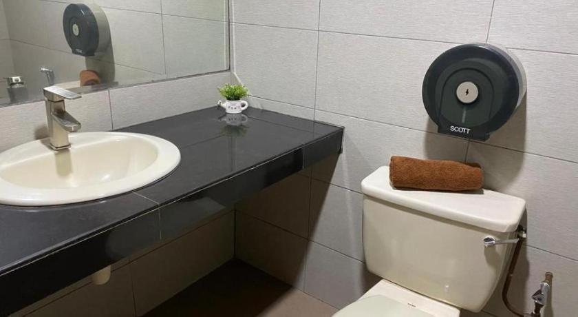 Hotel Perdana Lawas Zewnętrze zdjęcie
